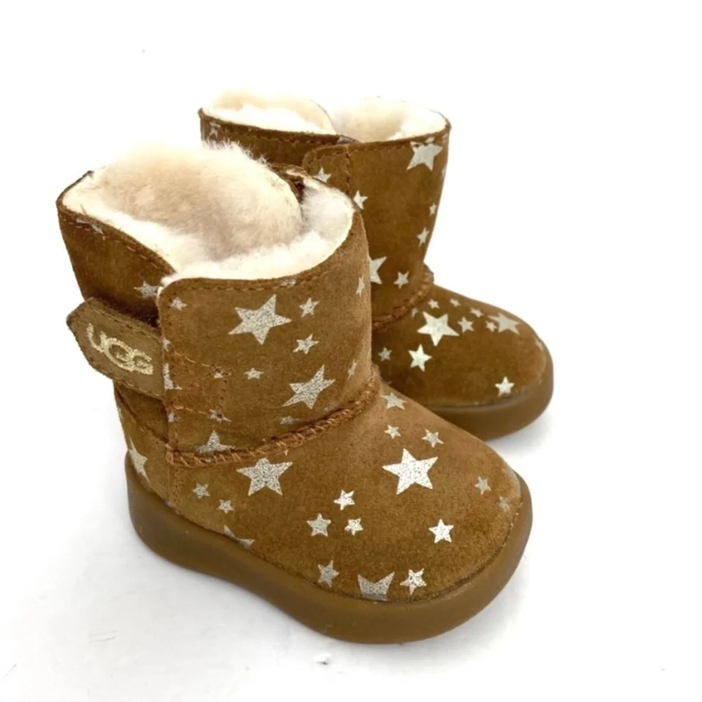 Ugg Unisex-Child Keelan Stars Fashion Fur Boot in Camel Tan